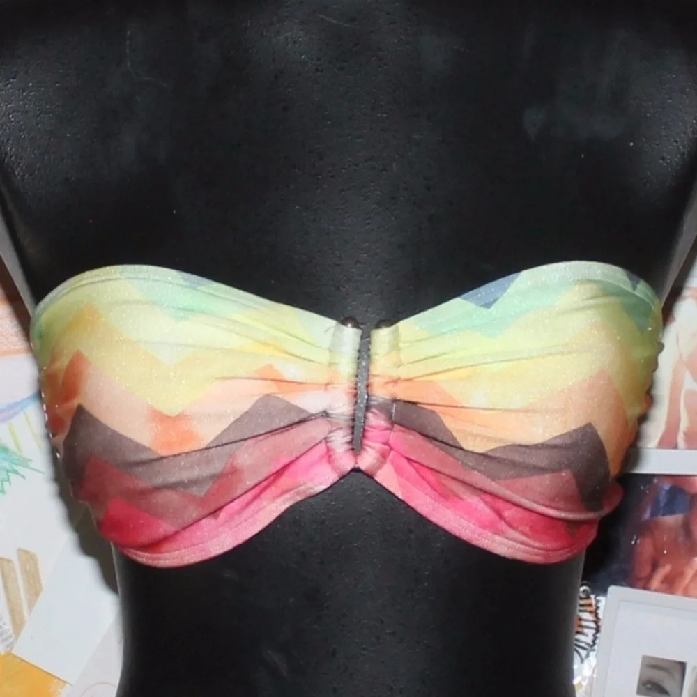O’Neill colorful rainbow chevron zig zag bandeau U bar bikini top. Size S